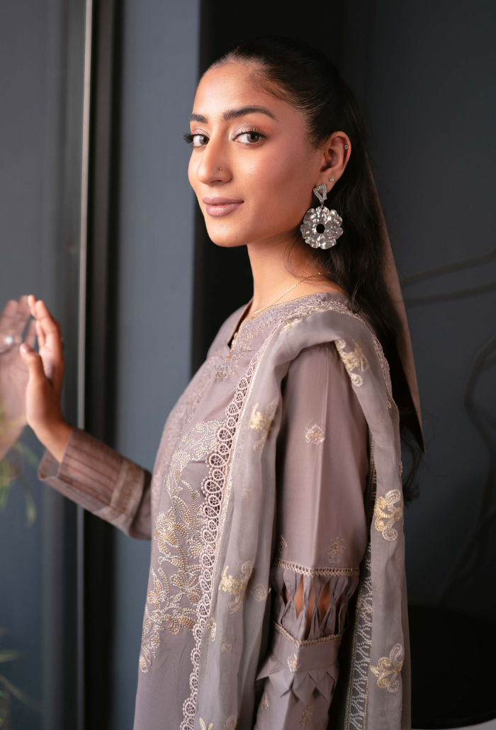 Humdum | Meraki Lawn 24 | d07