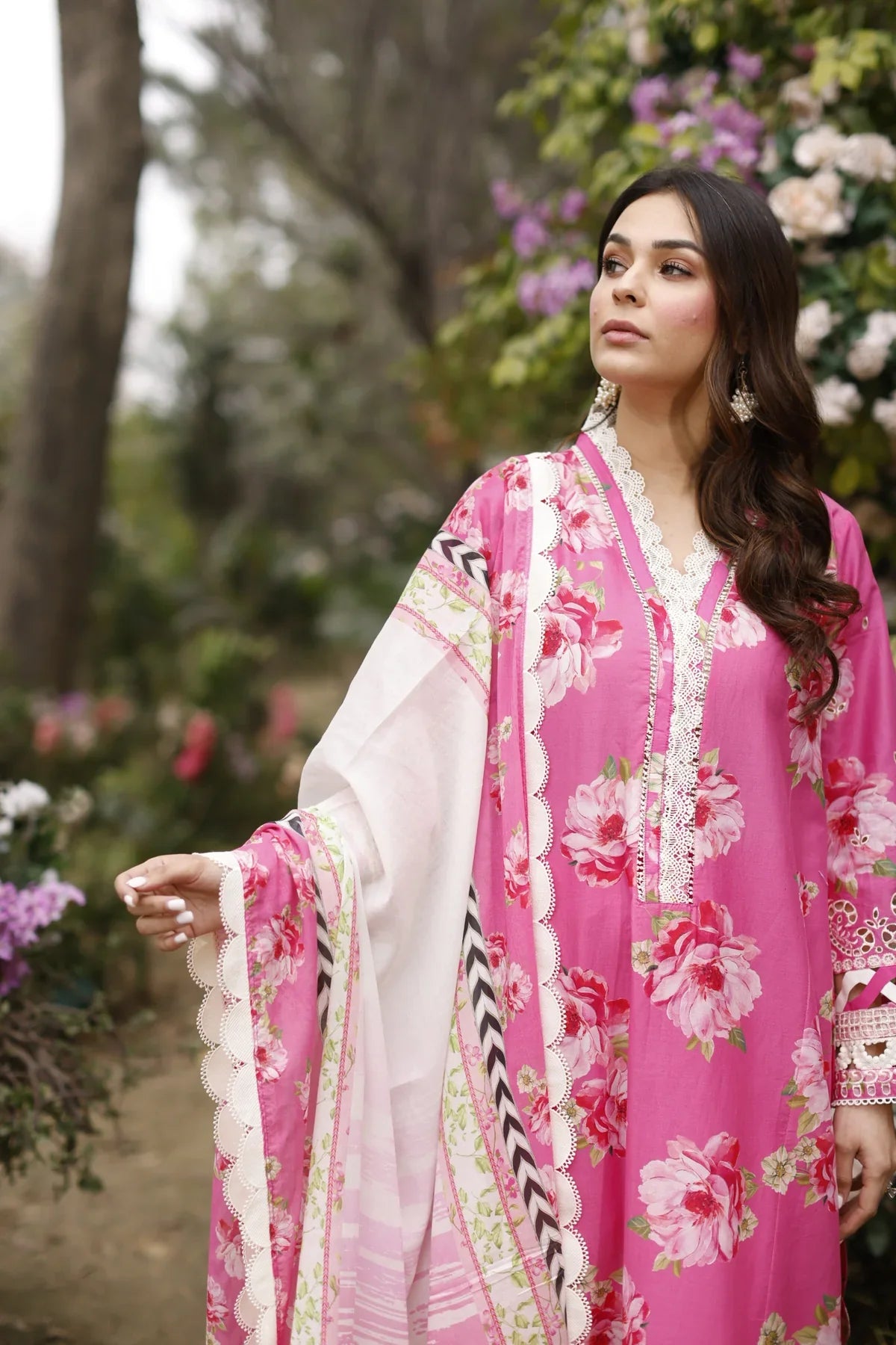 Manara | Vintage Flora 24 | Leana