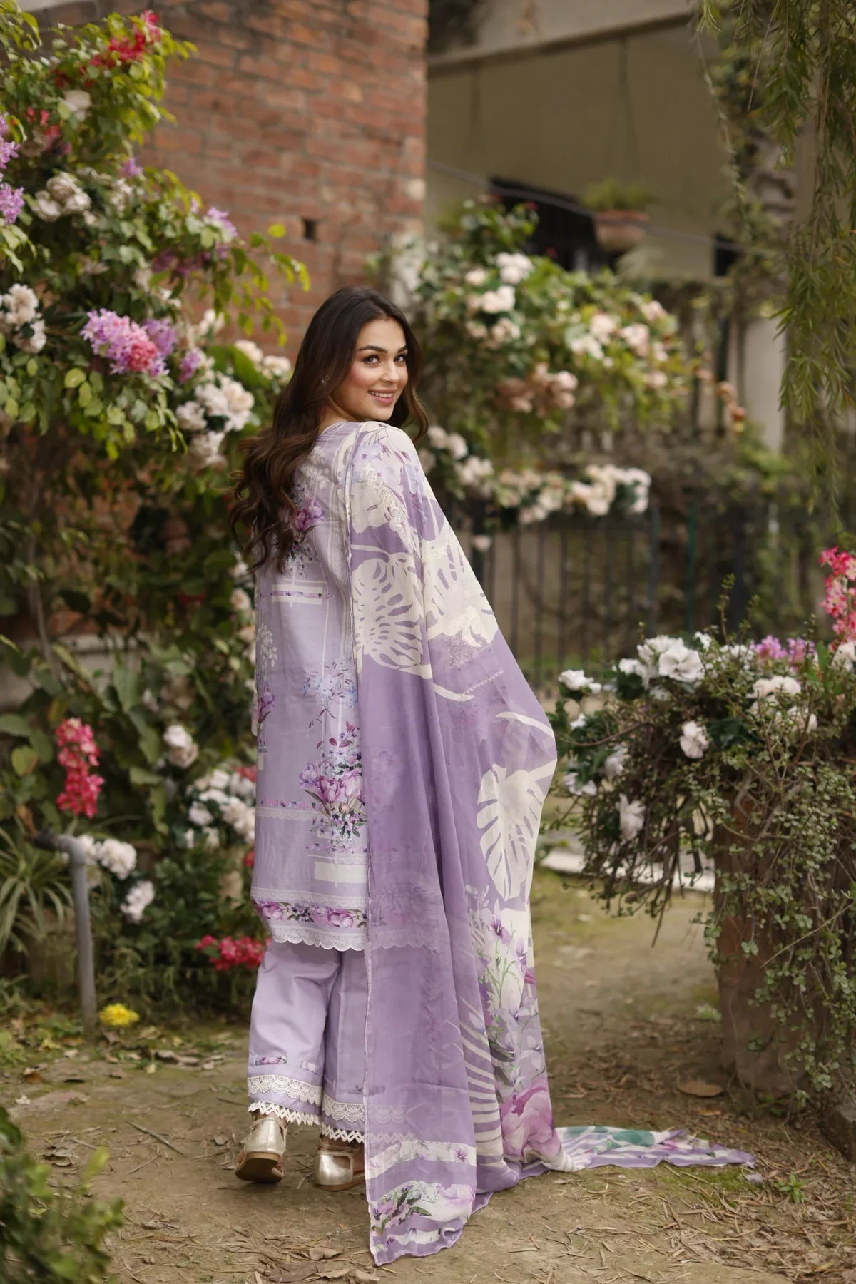 Manara | Vintage Flora 24 | Amaya
