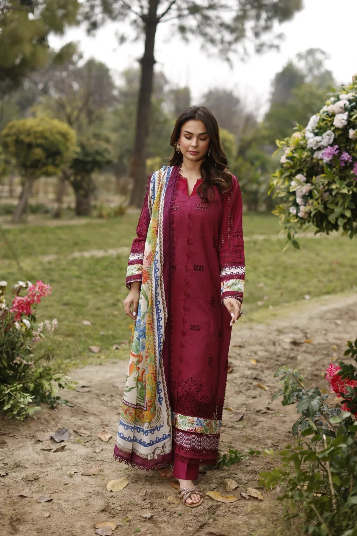 Manara | Vintage Flora 24 | Abloom