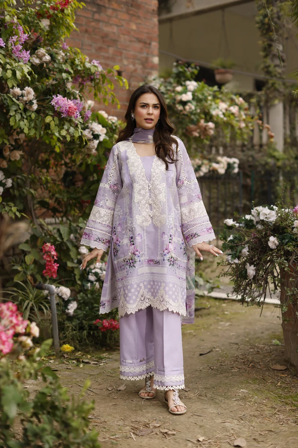 Manara | Vintage Flora 24 | Amaya