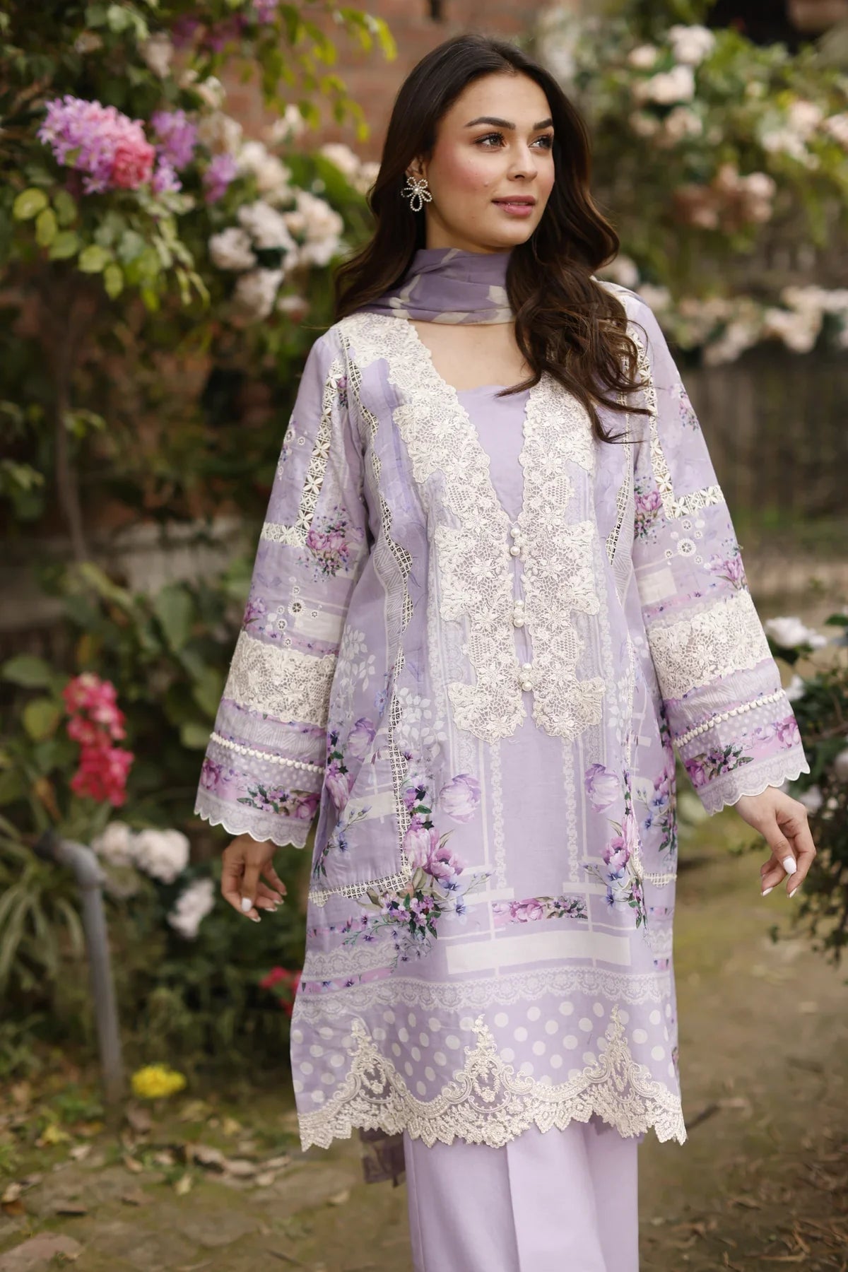 Manara | Vintage Flora 24 | Amaya