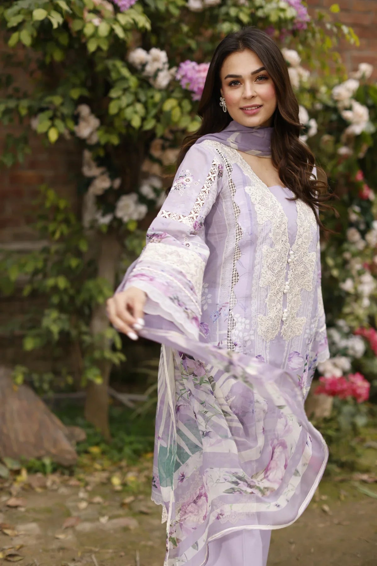 Manara | Vintage Flora 24 | Amaya