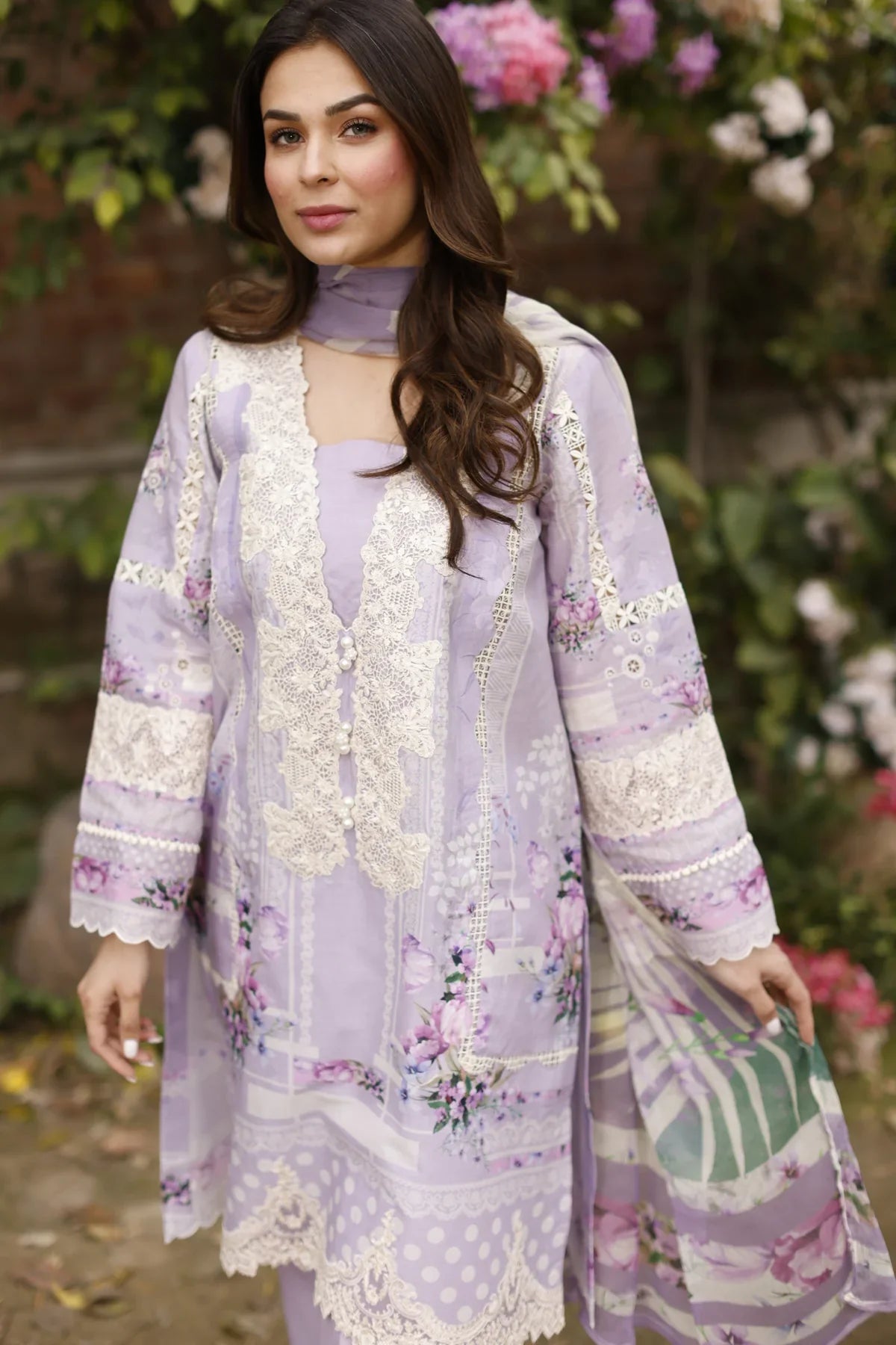 Manara | Vintage Flora 24 | Amaya