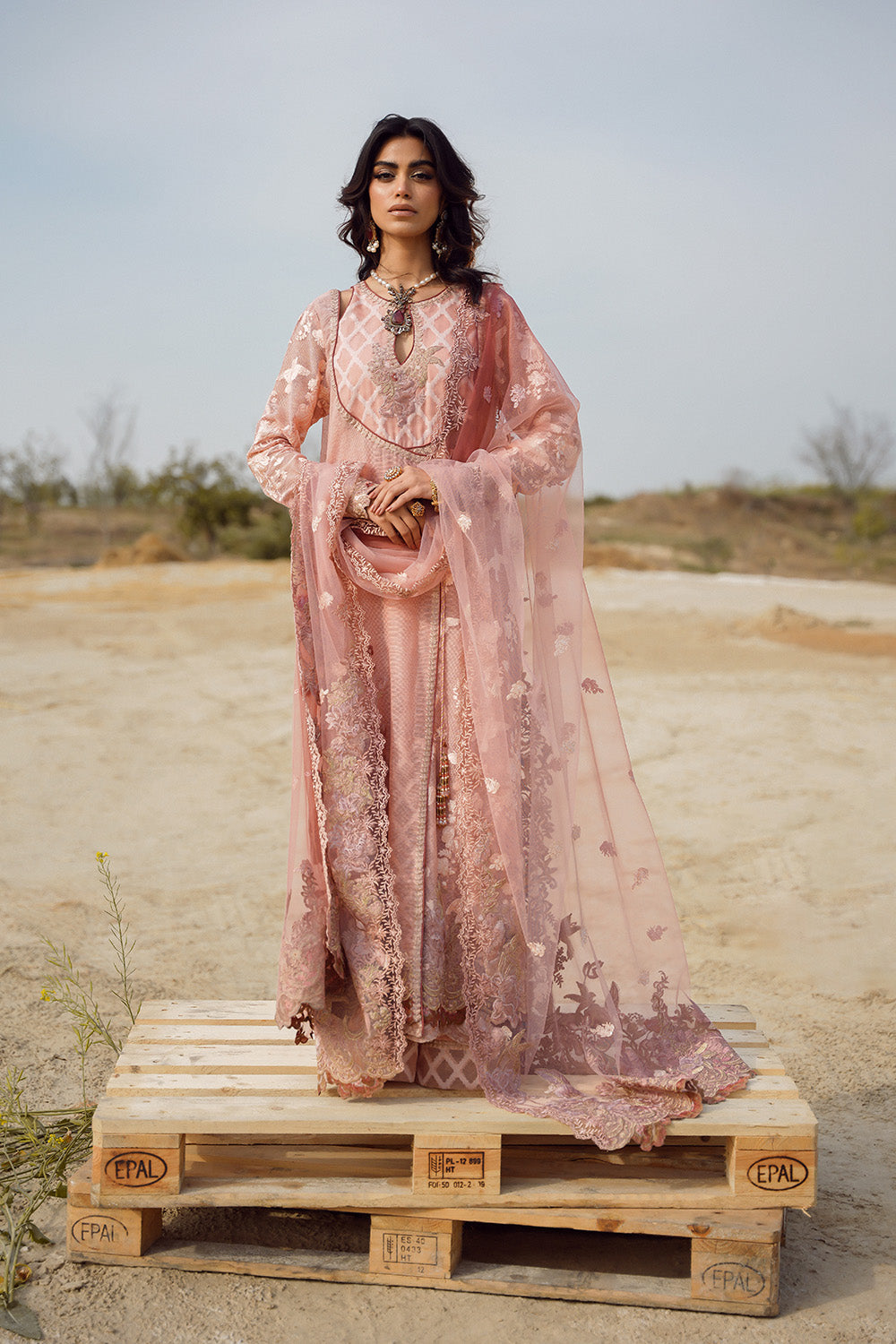 Nilofer Shahid | Verve Summer 24 | Sasha (3pc) â Verve SS 24