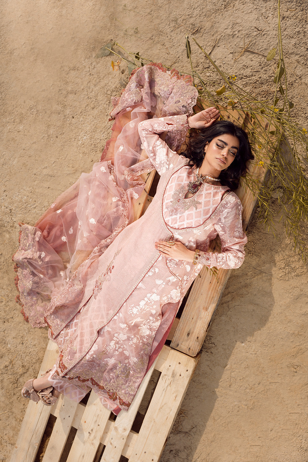 Nilofer Shahid | Verve Summer 24 | Sasha (3pc) â Verve SS 24