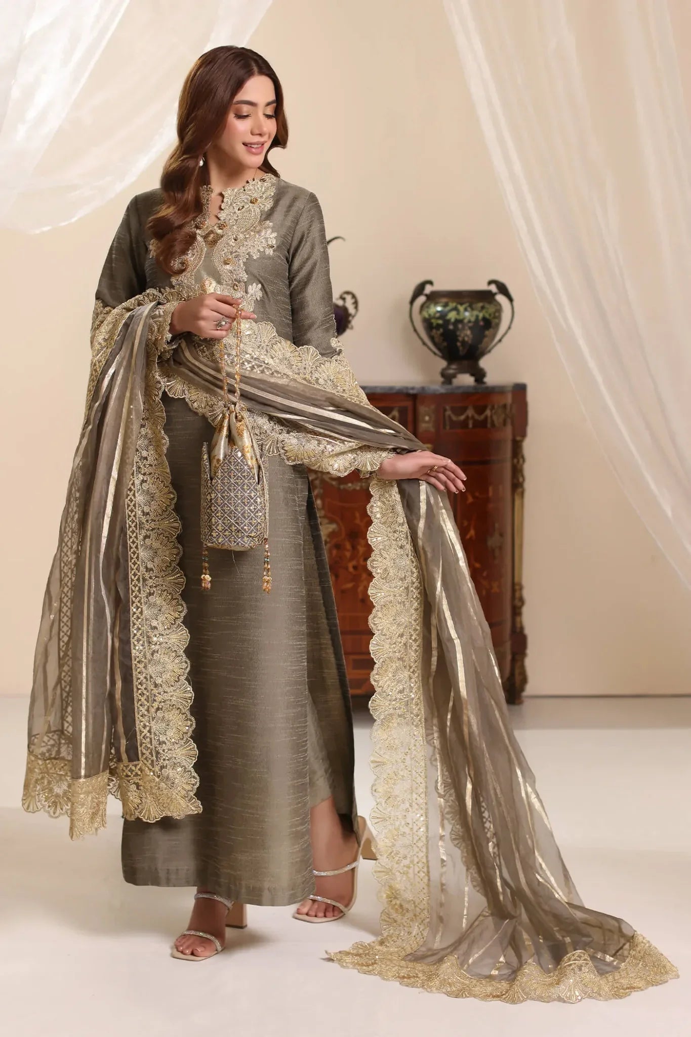 Musferah Saad | Amor A La Vida | Olive Taupe